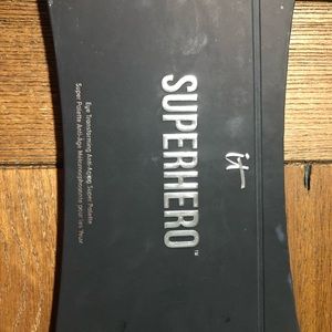 I.T. Cosmetics Superhero eyeshadow palette